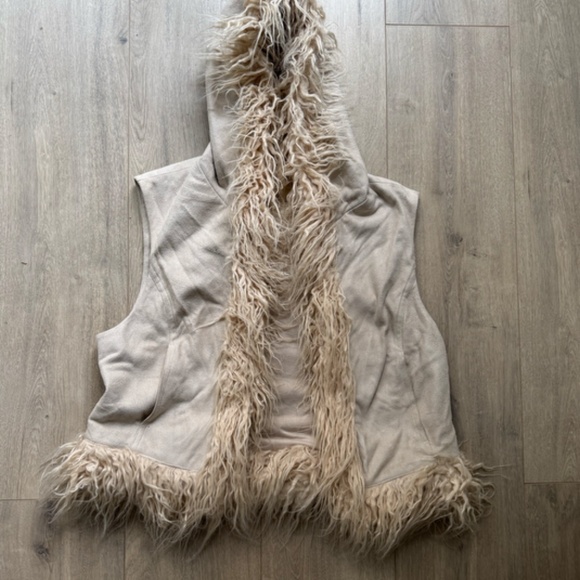 Urban Outfitters Y2K Faux-Fur Trim Gilet - Picture 3 of 3